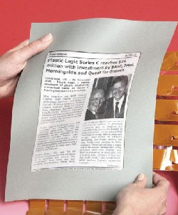Plastic Logic представила гибкий цветной дисплей и гибкий дисплей для показа анимированных изображений