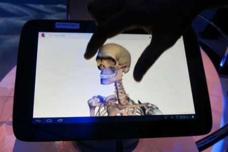 Intel планирует продвигать планшет StoryBook на платформе Medfield наравне с Classmate PC