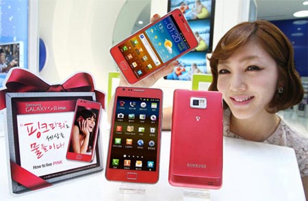 Samsung выпустит смартфон Galaxy S II в розовом цвете 