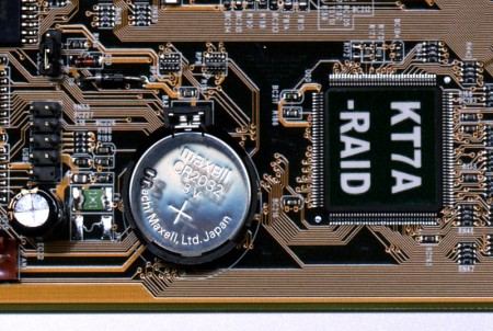Что означает на экране компьютера сообщение «Battery Voltage Is Low»?