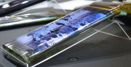 Японцы создали гибкий OLED экран для смартфонов